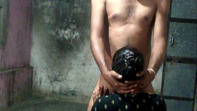 घर में सफाई कर रही नई नवेली बहू को ससुर ने चोदा XXX Sex साफ हिंदी आवाज में Yourgayatri