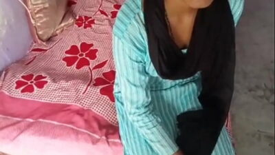 पत्नी की बहन को होटल में ले जाकर जबरदस्त चोदा हिन्दी ऑडियों के साथ