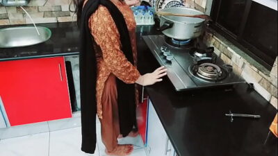 Desi Housewife Fucked Roughly In Kitchen While She Is Cooking With Hindi Audio