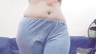 Hot desi pakistani bhabhi showing her cute body