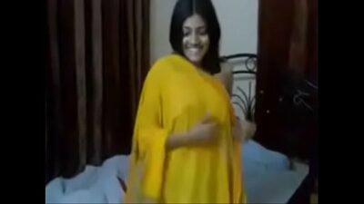 Indian Girl in saari ..boyfriend fucked