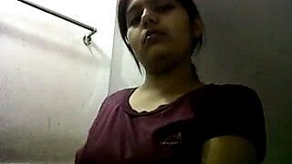 Mumbai girl undress and selfee