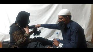 Pakistani Thurki BABA ji Fucked again woman, who came to him for pray