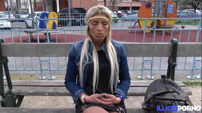 Shana, pakistanaise coquine, veut deux bites et une bonne sodomie