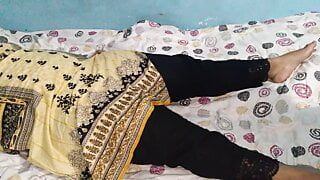 Badi bhai office gaya to choti bhai ne Bhabhi ko choda – XXX Desi Devor Bhabhi Romance & Fuck In Early Morning At Bed