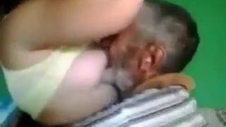Dada ny bety ki wife ko chos leya