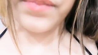 desi sexy indian girl showing boob