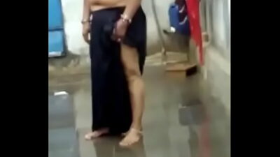 देसी भाभी अपने देवर के साथ बारिश में मज़े