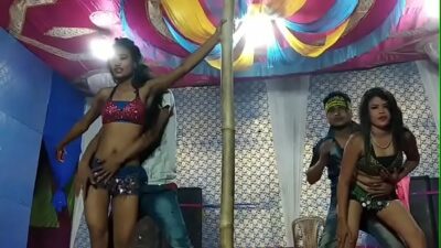 शाम है धुंआ धुंआ पर बहूत ही  सेकसी डांस , अर्पिता और काजल द्वारा