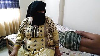 Hot maa bistar mein Apni Bete ko Chudai (She woke me up and Fucked me) Family Therapy