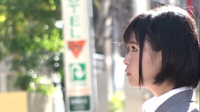 https://bit.ly/3nLSny7　ハメ撮り　Gカップ巨乳JKちゃんとハメ撮りセックス。18歳とは思えないぐらいエロいおっぱいの持ち主。制服を着たまま正常位やバック。バックで激しく揺れる巨乳がエロすぎる。