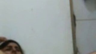 I’m very hot – washroom girl