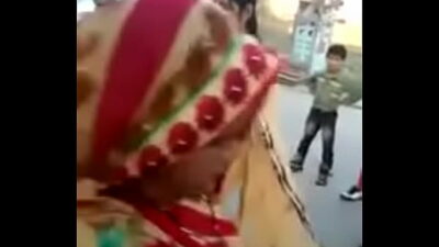 Indian-Aunty-in-Dance-Look