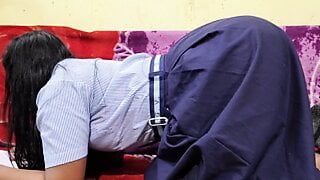 Ladaki ki ne homework nahi kiya tha to teacher ne choda