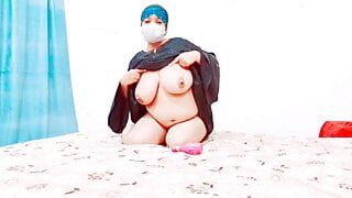 Muslim big ass babe in niqab has doggystyle sex with toy
