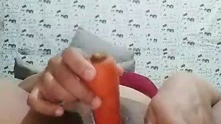 Muslim hijab girl Jannat Mirza masturbating with cucumber