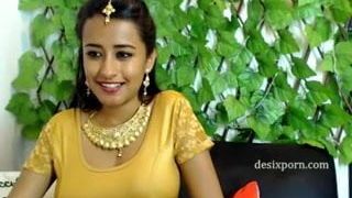 Muslim Hijabi boobs with big gold necklace