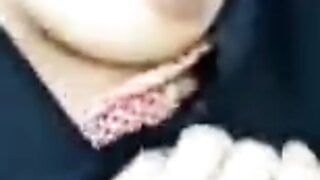 Pakistani girl shows boobs