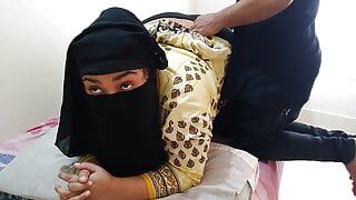 Pakistani hot aunty (Nadia) Ex boyfriend ko ghar le ate hain aur chudai karati hain, jab ghar mein koi nahin hota hai