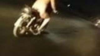 Pakistani moving nanga bike chala rha hy 25 December ko