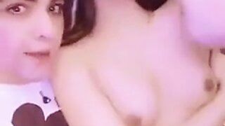 Pakistani TikTokers shows her baoobs