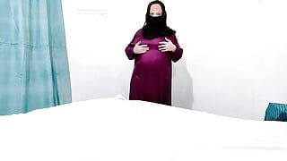 Hot Arabic Milf with Huge ass fucking pussy with a dildo