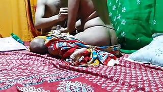 Desi Young Bhabi’s tight ko kitchen mein paella