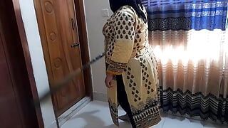 ek chor ghar mein aya aur mere wife ko kutte ke tarah choda Jabardast (came to the house & fucked housewife Doggy style)