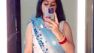 Indian hot bhabhi ne chut me fingering krke Pani nikala