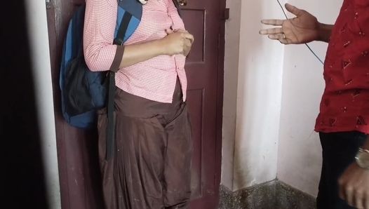 Indian school  girl class me late ki waje se teacher ne girl ko chod dala