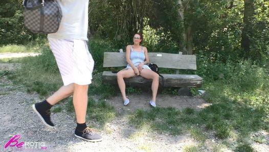 Public am See vom Spanner gefickt